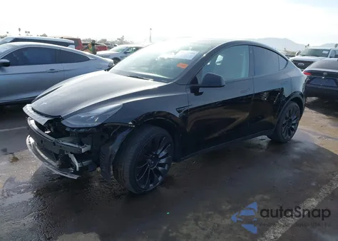 2023 Tesla Model Y Awd/Long Range Dual Motor All-Wheel Drive z USA, uszkodzony, nr VIN 7SAYGDEE4PF685256